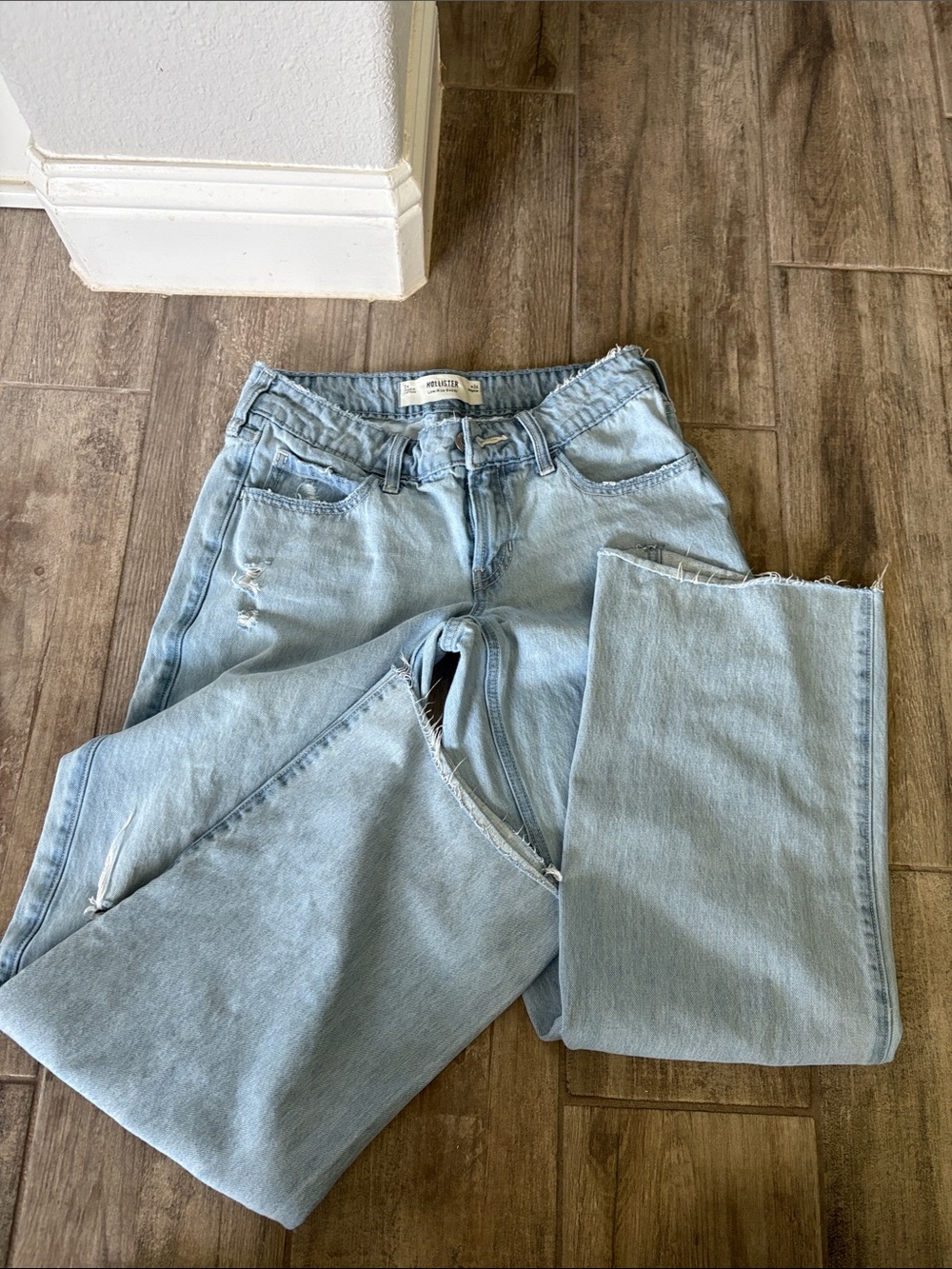 Hollister Light Wash High-Rise Straight Leg Jeans